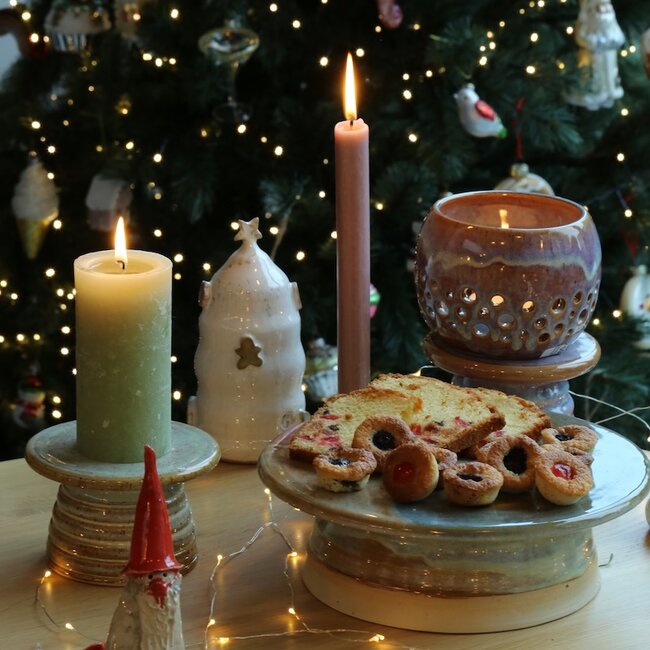 A unique handmade cake stand glazed in three colors. Exclusif and special.
