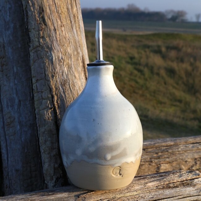 Keramisch handgemaakt olieflesje, White