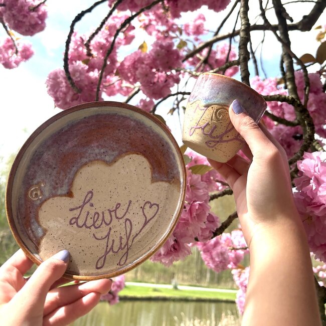 Personalize a ceramic plate with a handwritten name