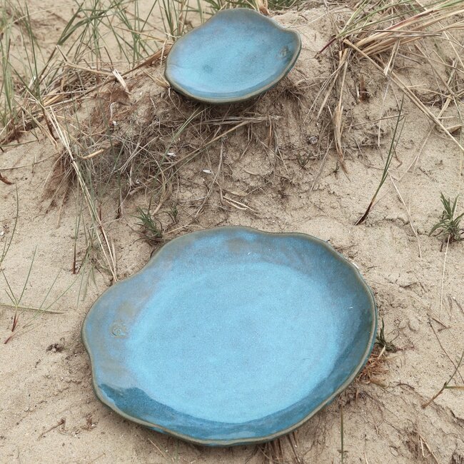 Assiette en céramique artisanale Amandine, Turquoise