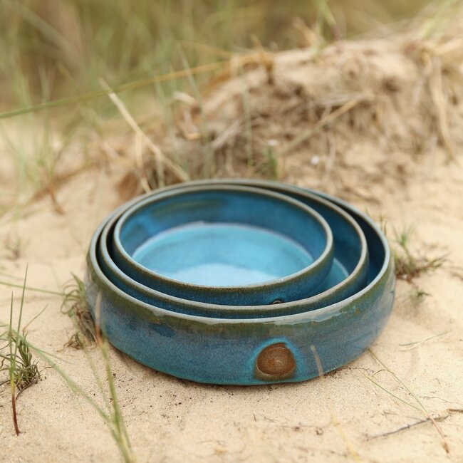 Handgemaakte keramische schaal met unieke glazuren van het servies "Italian Turquoise"