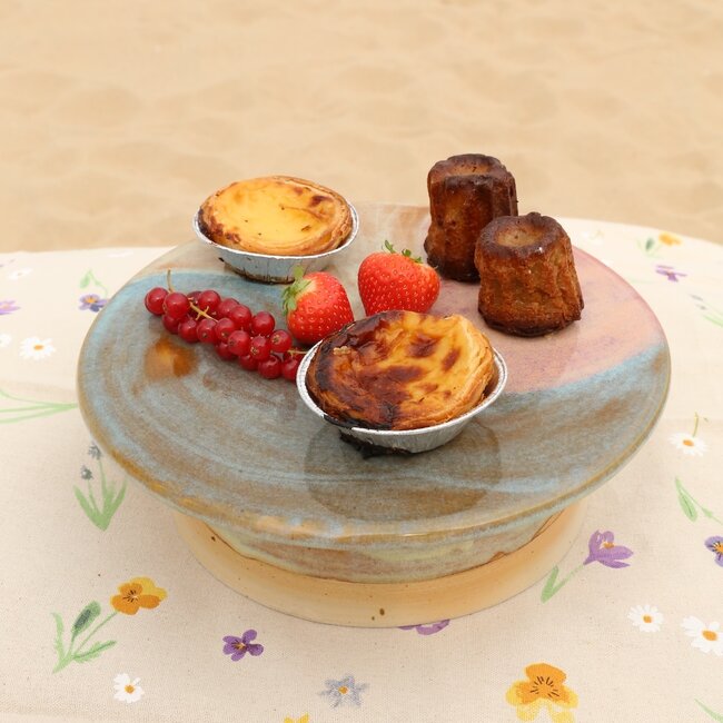 A unique handmade cake stand glazed in three colors. Exclusif and special.