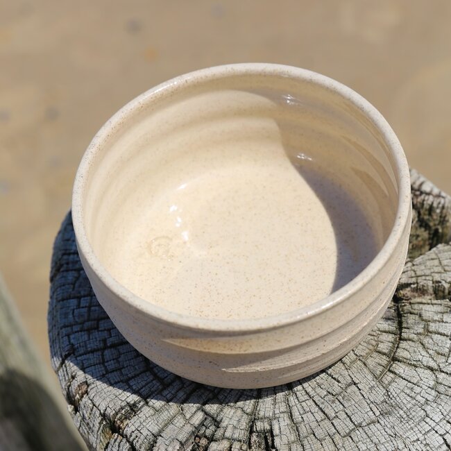 Plat artisanale en céramique,  Naturel Beige 3vagues