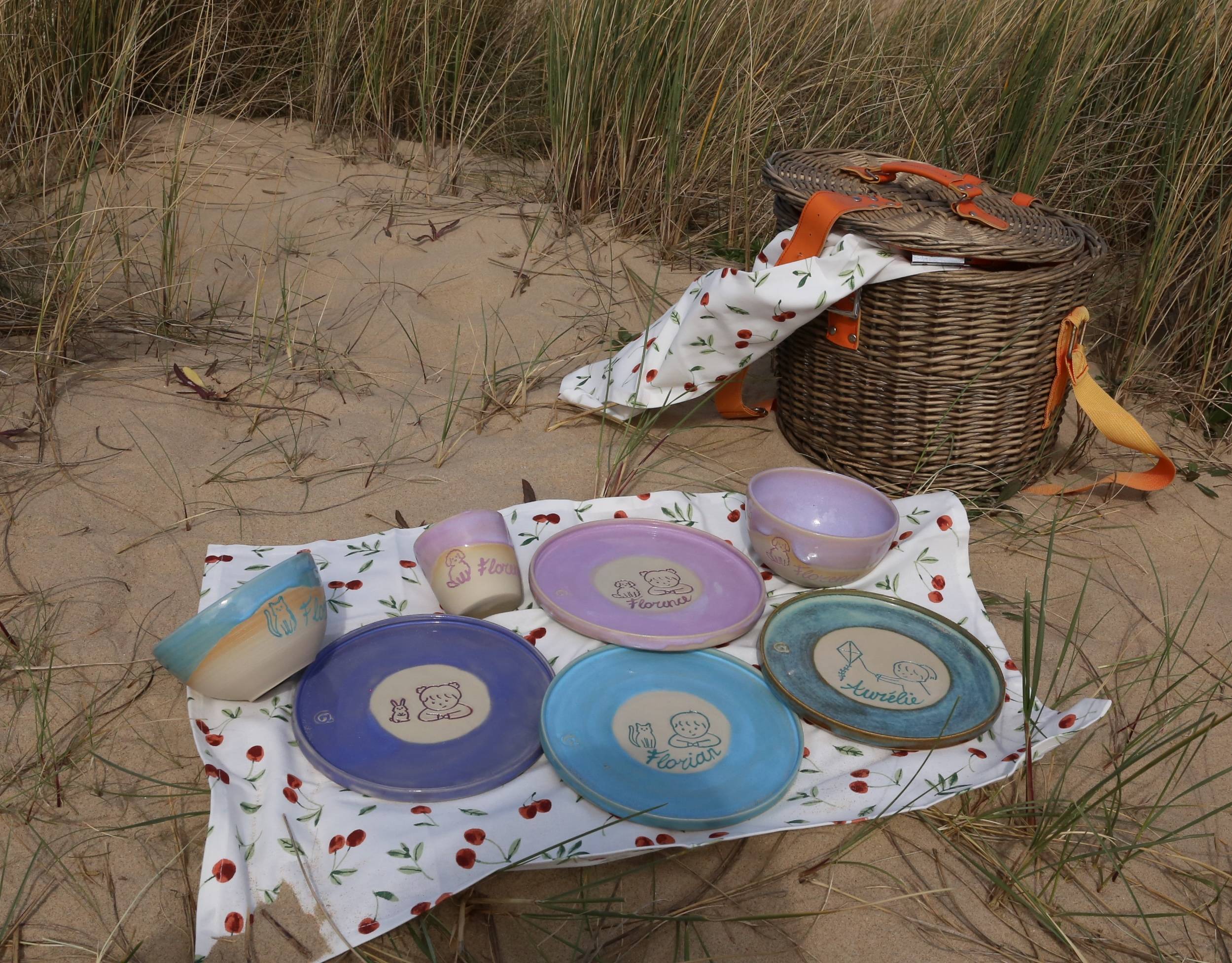 Gepersonaliseerd kinderbord, kom of tas met de naam van uw kindje