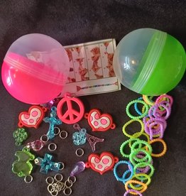 Loom armbandjes met bedeltjes