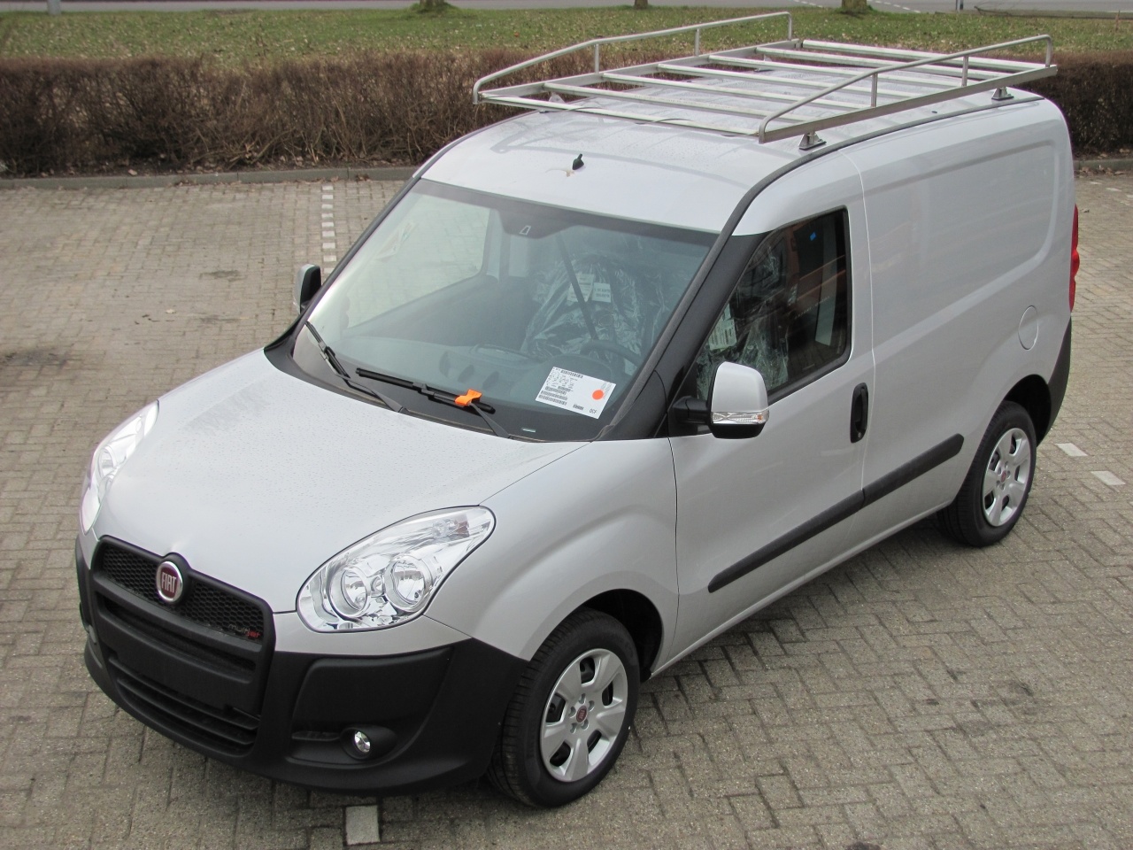 Imperiaal RVS Fiat Doblo Cargo vanaf 2012 met achterdeuren inclusief opsteekrol