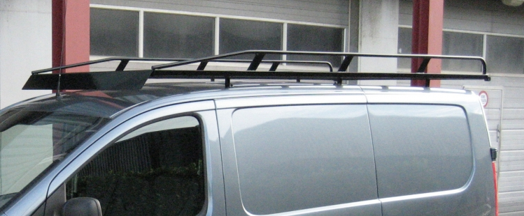 Zwart imperiaal Mercedes Citan vanaf 2012 WB 2300 uitvoering met achterdeuren inclusief opsteekrol en spoiler