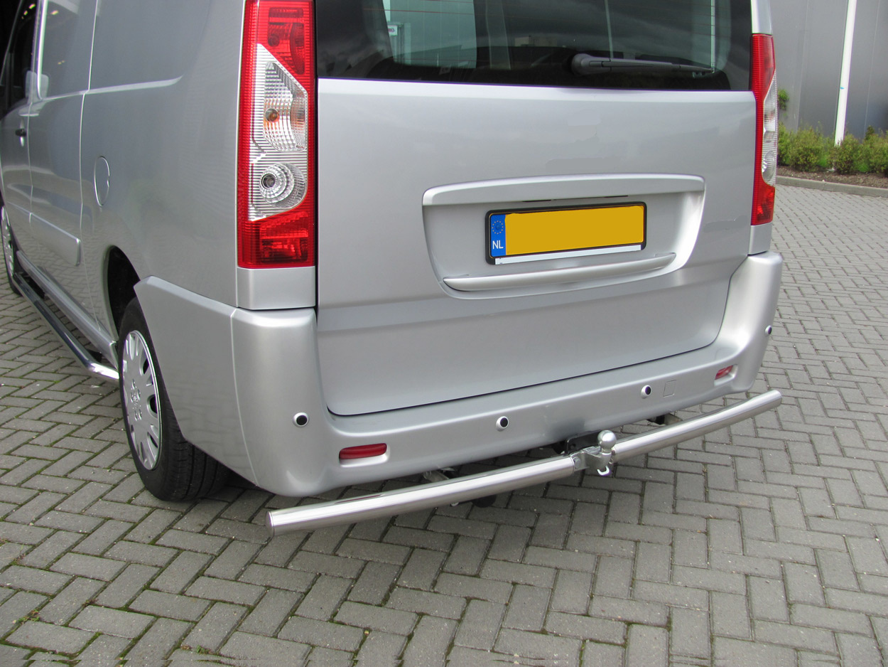 Rearbar RVS gepolijst Renault Trafic vanaf 2014 uitvoering met Brink trekhaak