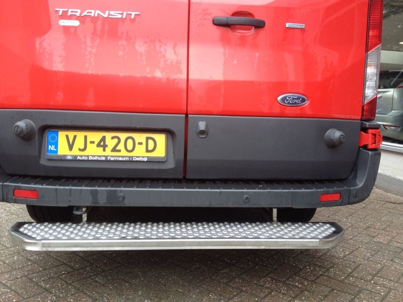 Opstaptrede Ford Transit Custom vanaf 2012 over volle breedte zonder trekhaak