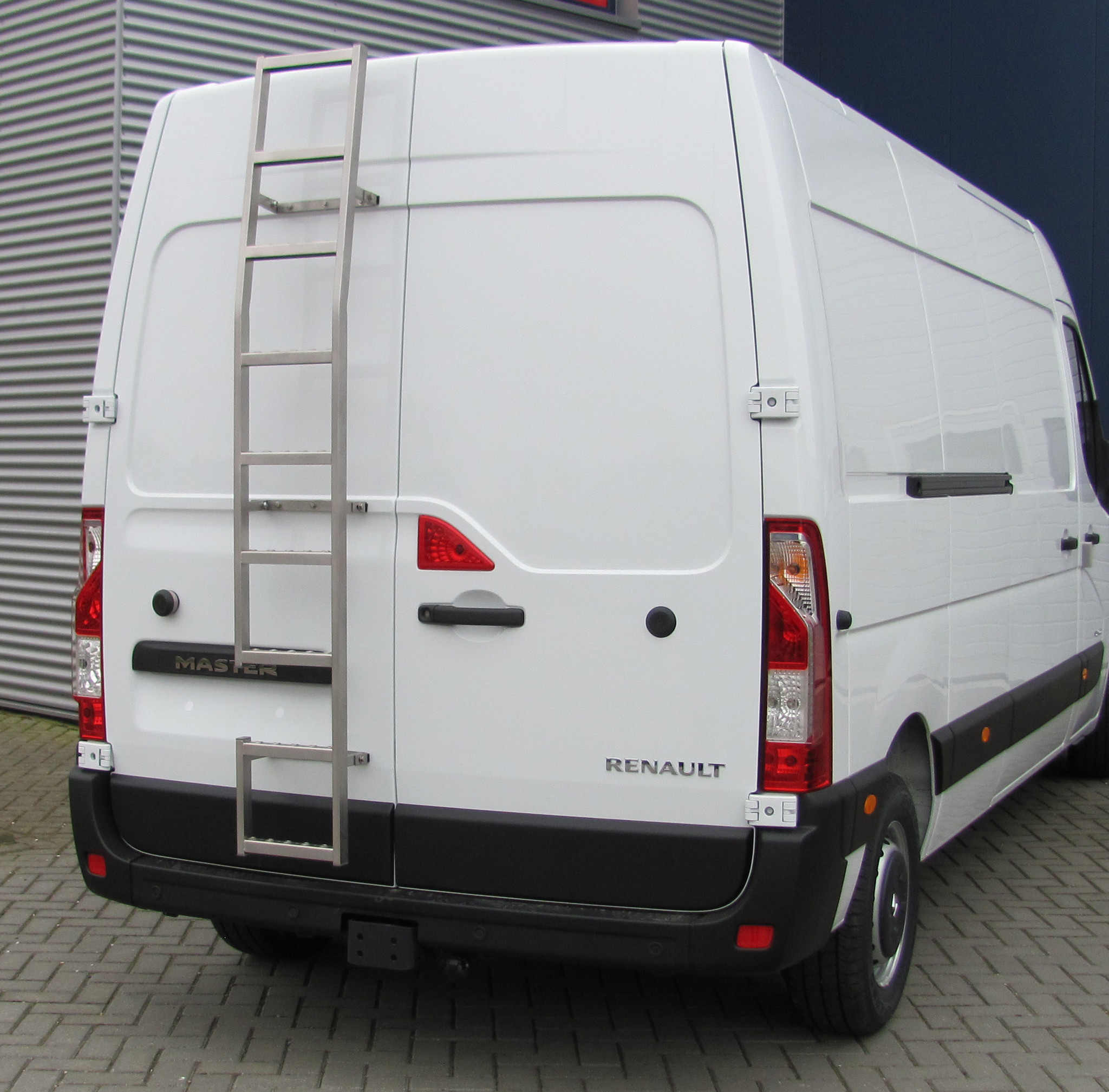 RVS deurladder 270 graden montage op deur Nissan NV400 vanaf 2010