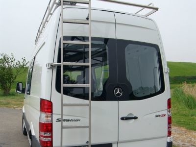 RVS deurladder 180 graden op deurscharnier Mercedes Sprinter vanaf 2018 H1 linkerzijde
