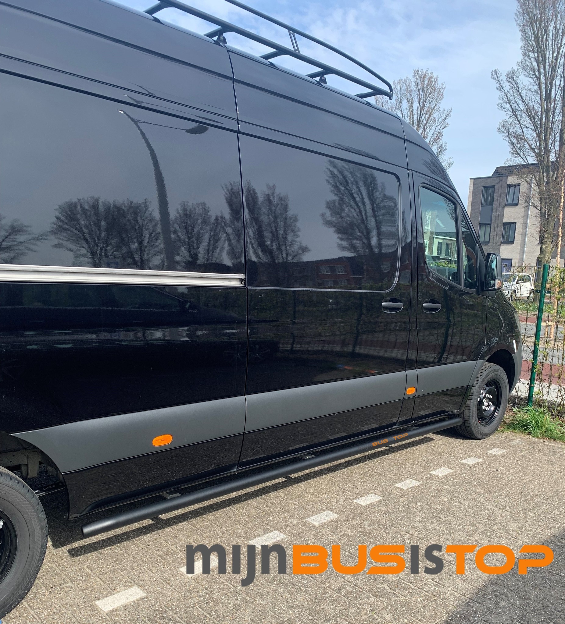 Zwarte blackline sidebarsaZwarte blackline sidebars Volkswagen Crafter vanaf 2006 Volkswagen Crafter vanaf 2006 L1 TUV