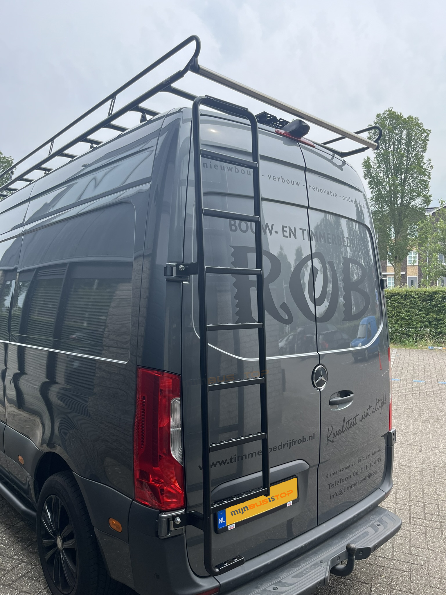 Zwarte RVS deurladder Mercedes Sprinter vanaf 2018