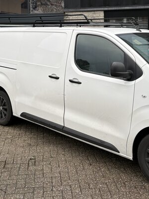 Zwart imperiaal Opel Vivaro vanaf 2019