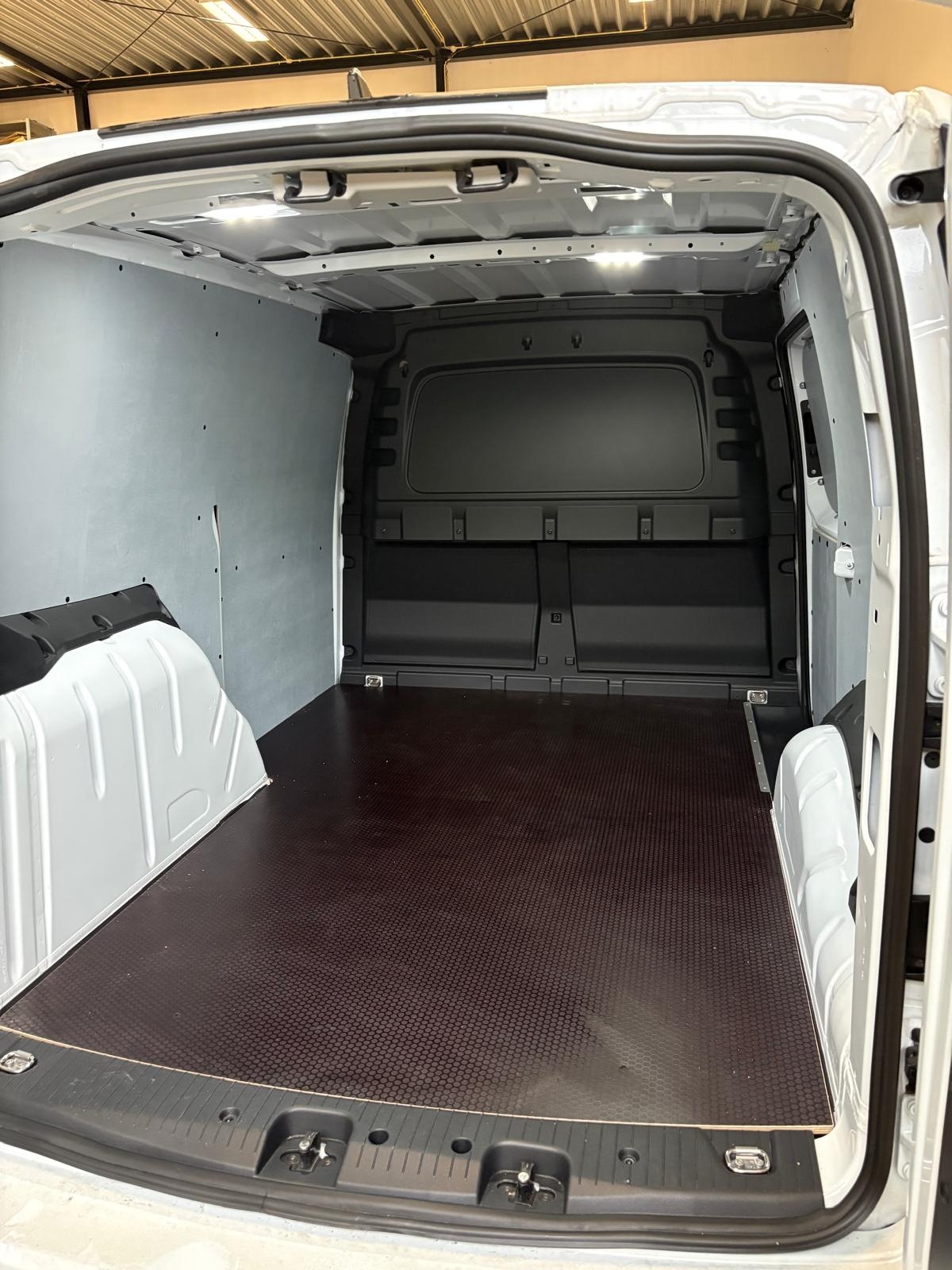 Volledige betimmering Volkswagen Caddy Cargo vanaf 2021