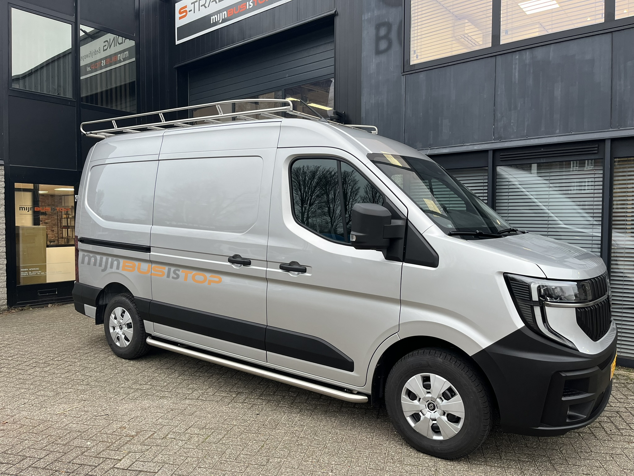 Nissan Imperiaal RVS Nissan Interstar vanaf 2024
