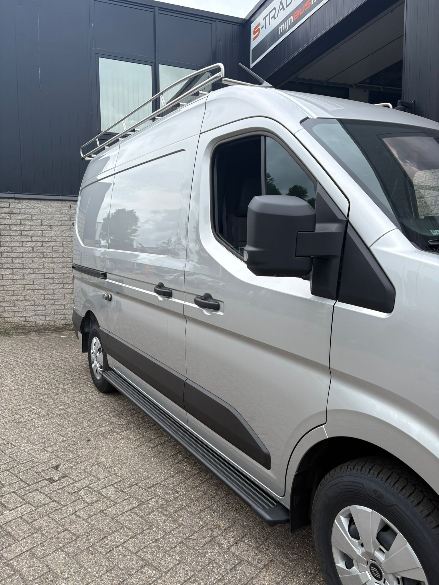 Nissan Sidesteps zwart Nissan Interstar vanaf 2024