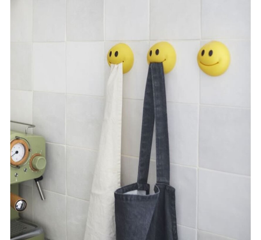 Cloth holder smile