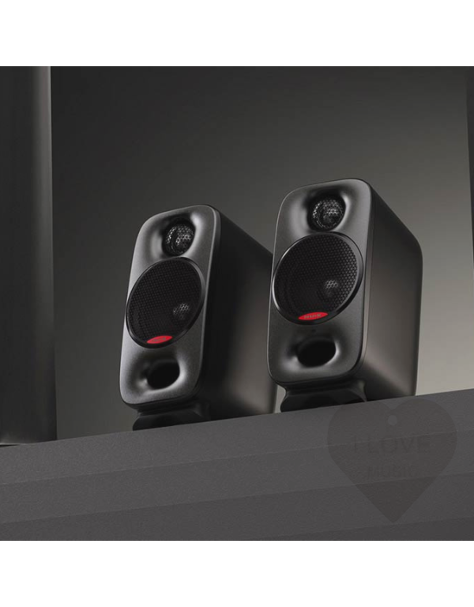 NUX NUX AXON 3 studio monitoren – compacte referentie speakers met Specter sleutelhanger