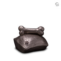 UGKS 202 Ceramic pet urn silver colour