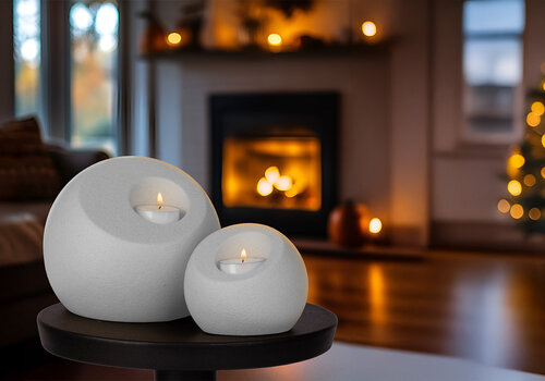 Porcelain urns