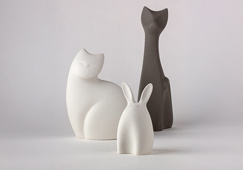 Porcelain urns