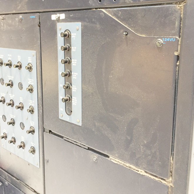 CIRCUIT BREAKER CABINET - AVOEMPARTS