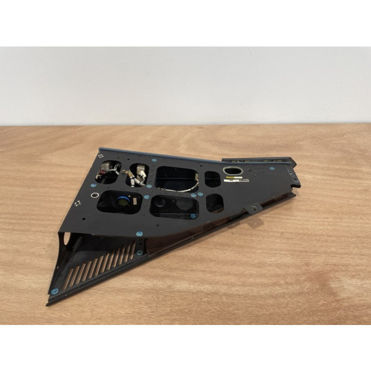 130VU GLARESHIELD PANEL P/N: D9251505100000 S/N: 01285