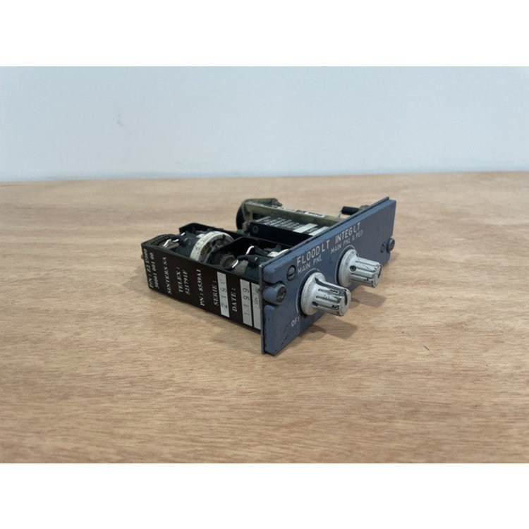 111VU FLOOD LIGHT PANEL P/N: D9251504600000 S/N: PB10132