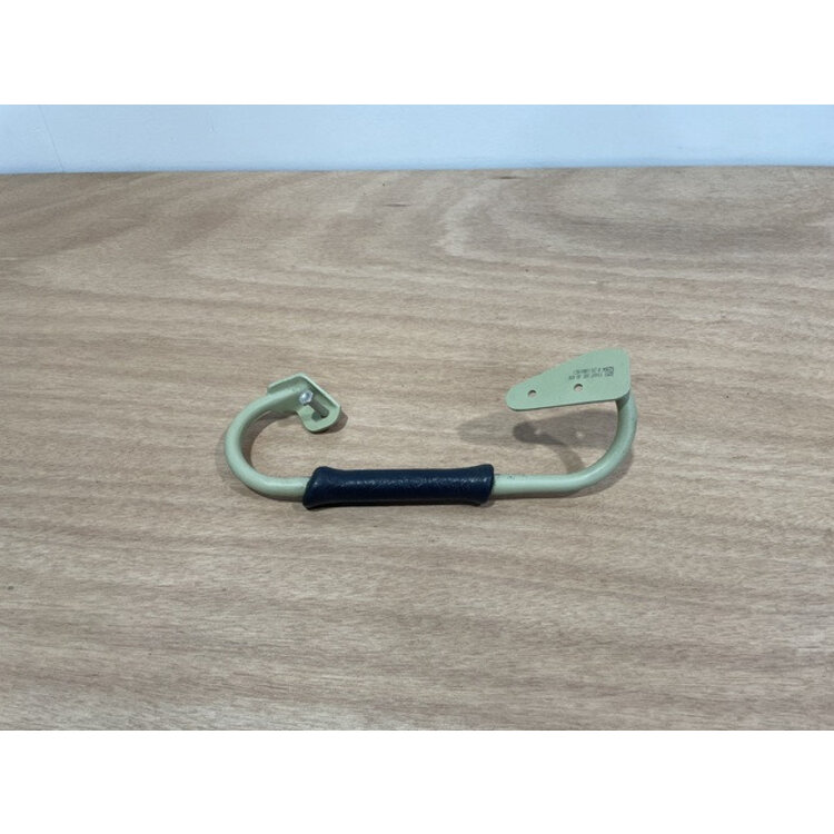 GRIP FOAM RH P/N: D2511140700100 S/N: SI067009