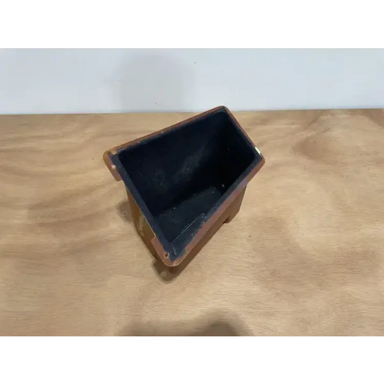 HEADSET BOX RH P/N: D2511216000100 S/N: SI052006