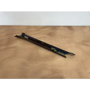 POST ASSY RH SIDE P/N: D2511229500100 S/N: SI062027