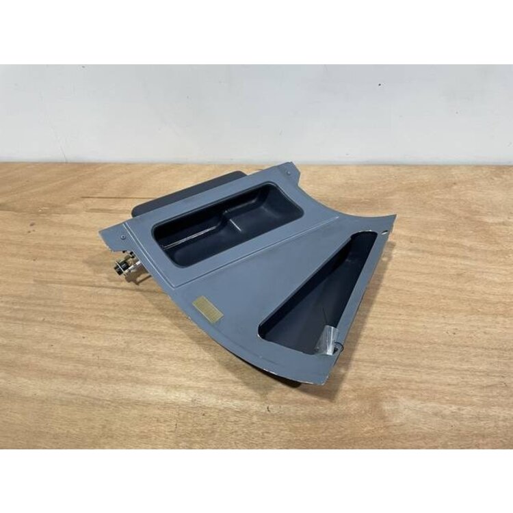PANEL ASSY RH ESCAPE ROPE PANEL P/N: D2511229700100 S/N: SI011026