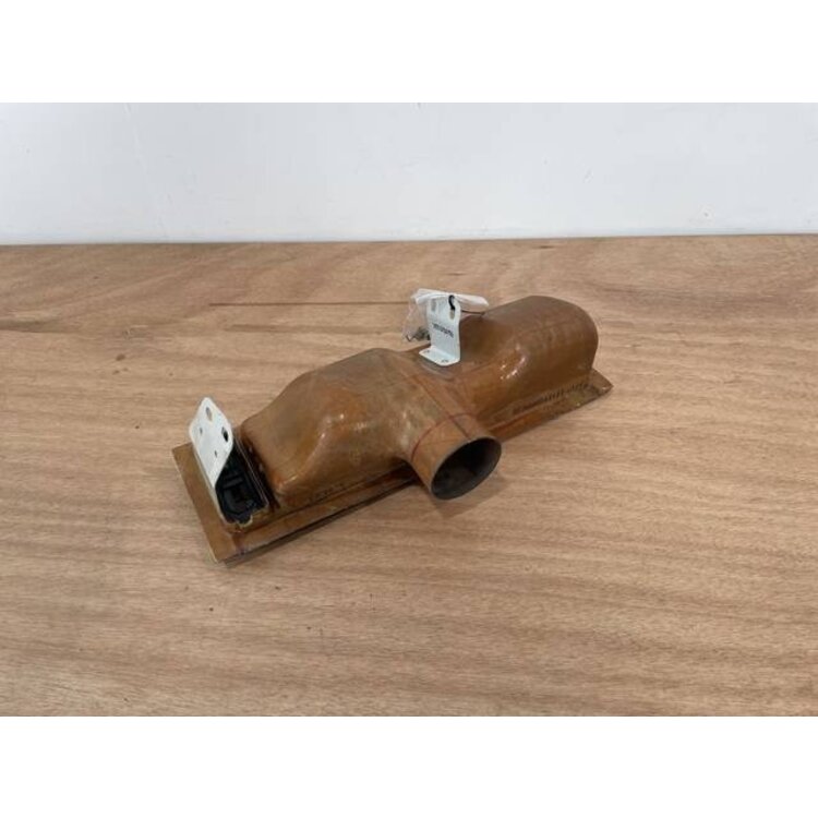 OUTLET ASSY LH P/N: D2121208600000 S/N: SI025037