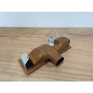 OUTLET ASSY LH P/N: D2121208600000 S/N: SI025038