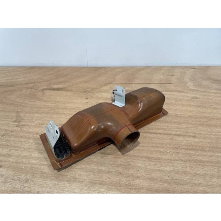 OUTLET ASSY LH P/N: D2121208600000 S/N: SI025042