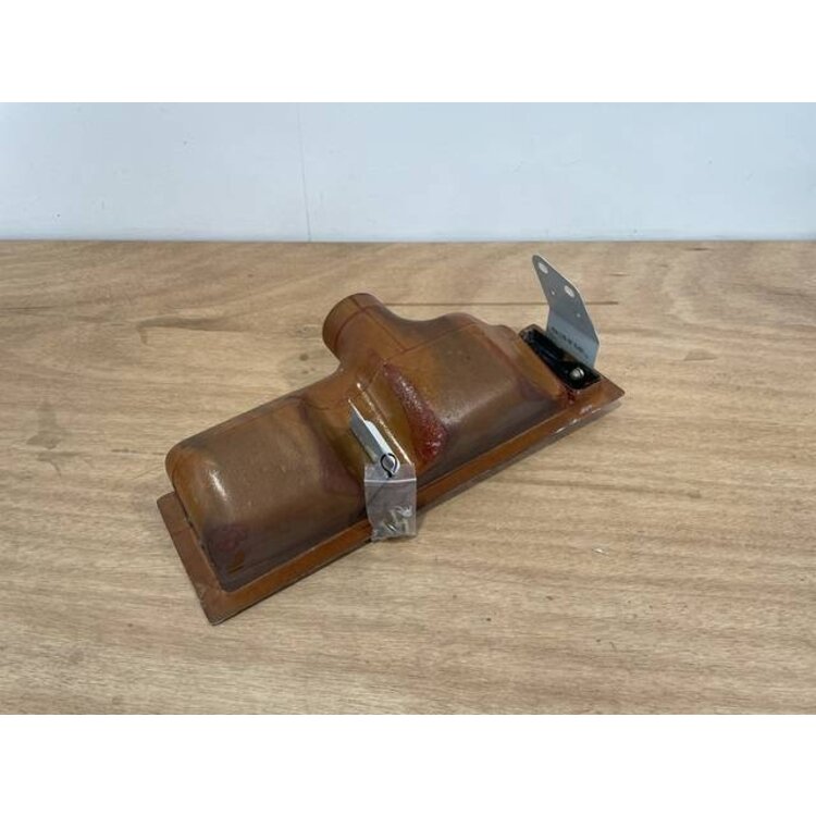 OUTLET ASSY LH P/N: D2121208600000 S/N: SI025042