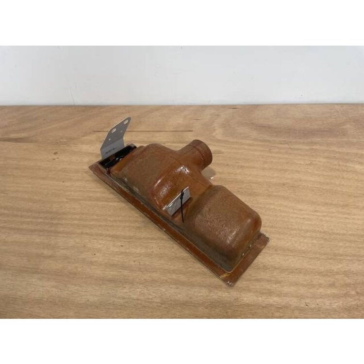 OUTLET ASSY RH P/N: D2121208600100 S/N: SI042037