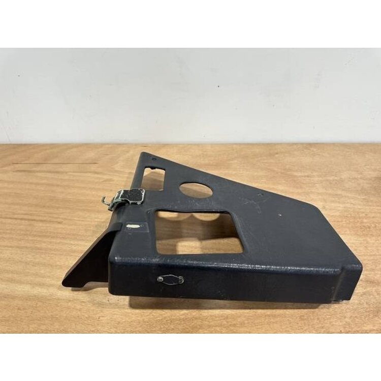 PLATE ASSY LH 19VU P/N: D2511156600200 S/N: SI030029