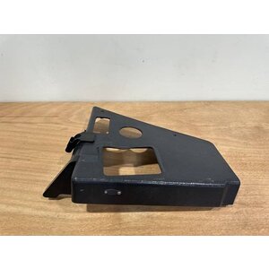 PLATE ASSY LH 19VU P/N: D2511156600200 S/N: SI030031