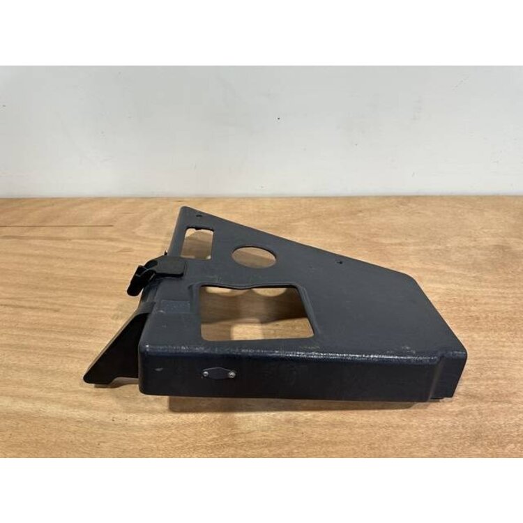 PLATE ASSY LH 19VU P/N: D2511156600200 S/N: SI030031