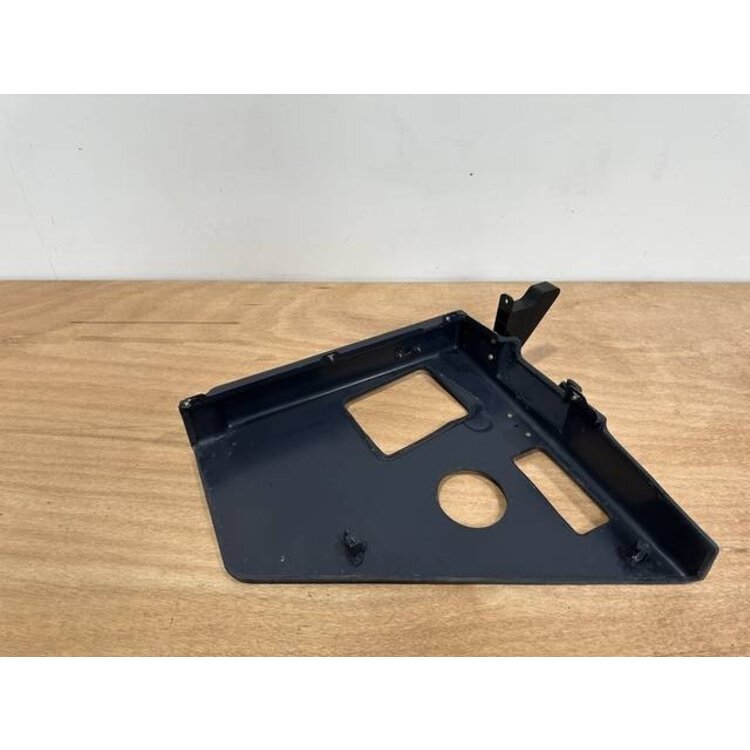 PLATE ASSY RH 18VU P/N: D2511156600300 S/N: SI049026