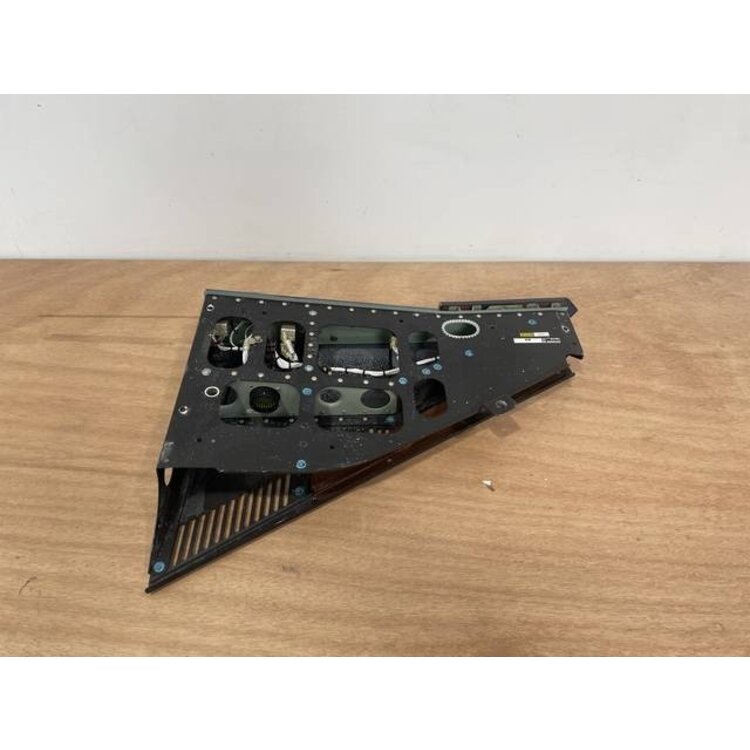 130VU GLARESHIELD PANEL P/N: D9251505100000 S/N: 1075