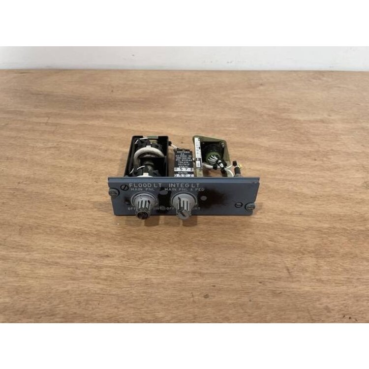 111VU FLOOD LIGHT PANEL P/N: D9251504600000 S/N: PB10860