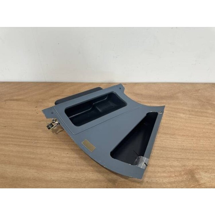 PANEL ASSY RH ESCAPE ROPE PANEL P/N: D2511229700100 S/N: SI011030