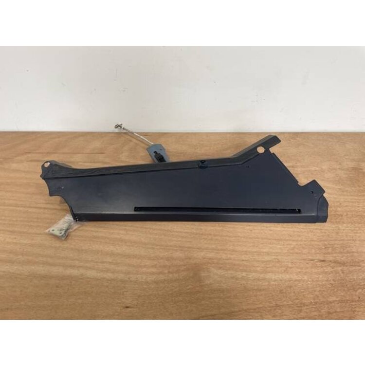 FOAM STRIP ASSY FRT LH P/N: D2511228300000 S/N: SI009034