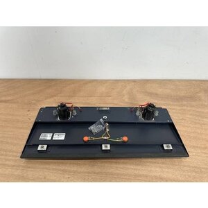 FLOOD LIGHT UNIT CENTER P/N: 2LA005542-50 S/N: 368696