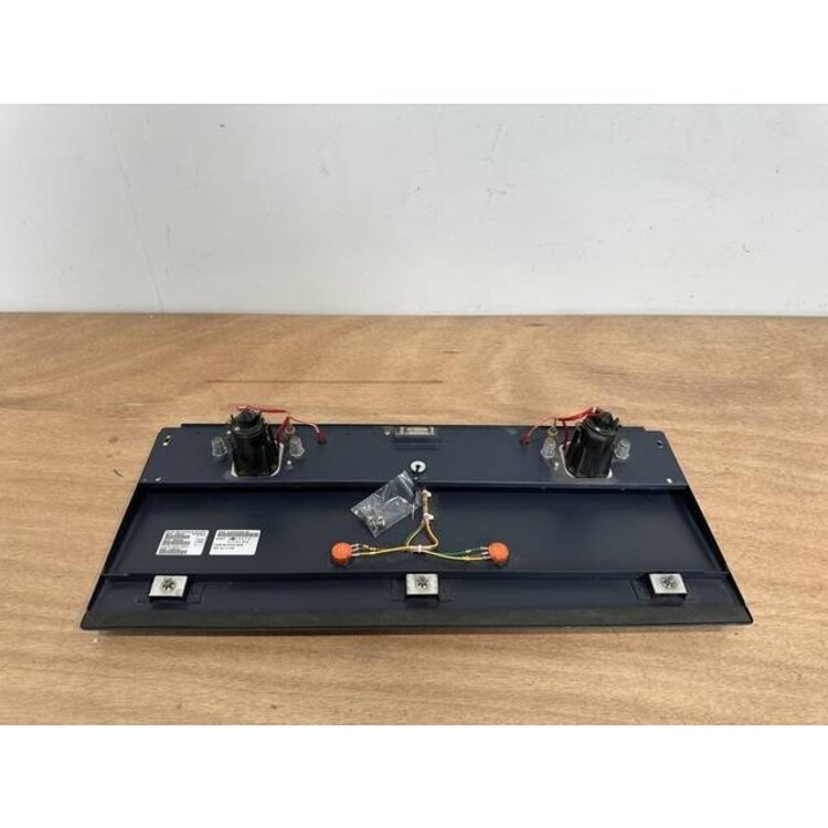 FLOOD LIGHT UNIT CENTER P/N: 2LA005542-50 S/N: 368696