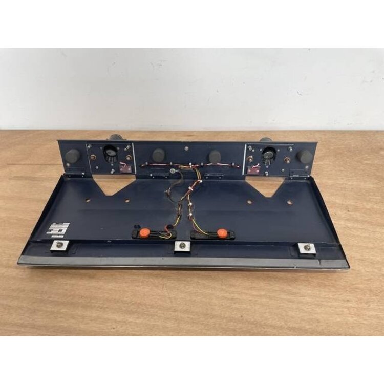 FLOOD LIGHT UNIT CENTER P/N: 2LA005542-50 S/N: 109