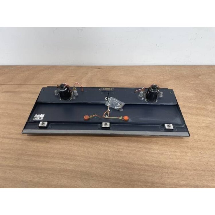 FLOOD LIGHT UNIT CENTER P/N: 2LA005542-50 S/N: 225